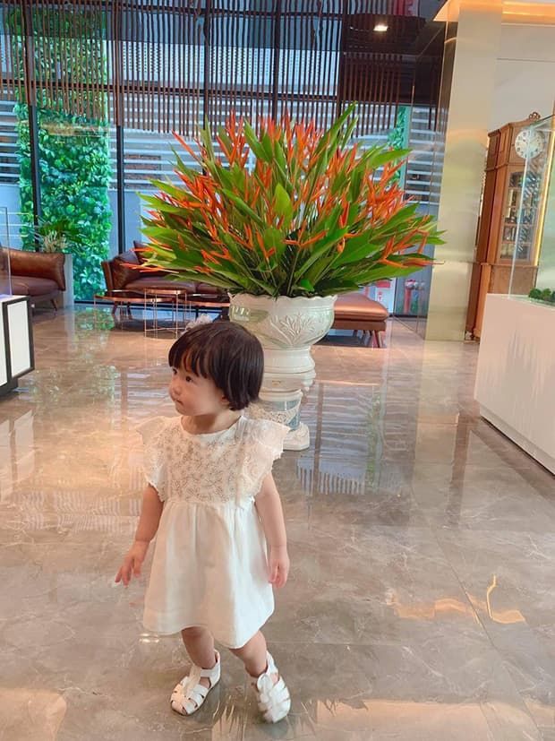 Ảnh hot sao Việt: Phương Trinh ăn chay lại mặc áo lông thú