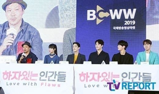 Ahn Jae Hyun bị netizen Hàn khủng bố nặng nề sau khi xóa bình luận