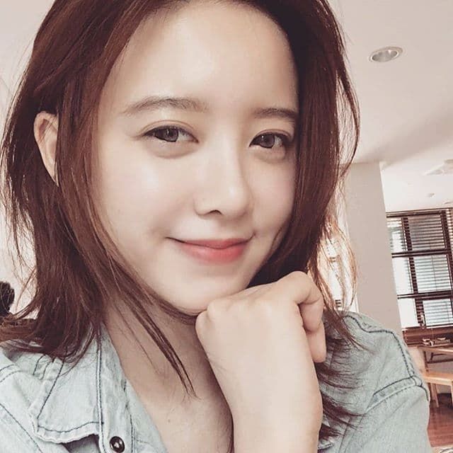 Ahn Jae Hyun khốn đốn vì bị tẩy chay, Goo Hye Sun liên tục đón tin vui