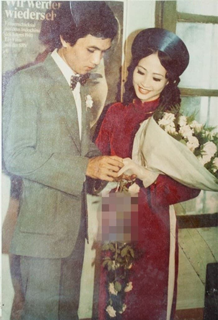 Ảnh cưới 22 năm trước của NSND Trung Anh khiến fan xuýt xoa