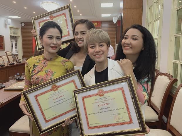 Ảnh hot sao Việt: Cô Hạnh Về Nhà Đi Con đẹp xuất sắc ở tuổi 41