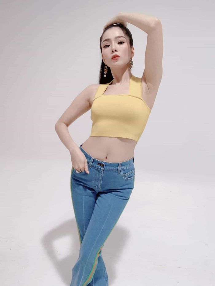 Ảnh hot sao Việt: Hiền Hồ ăn tối cùng tuyển Việt Nam