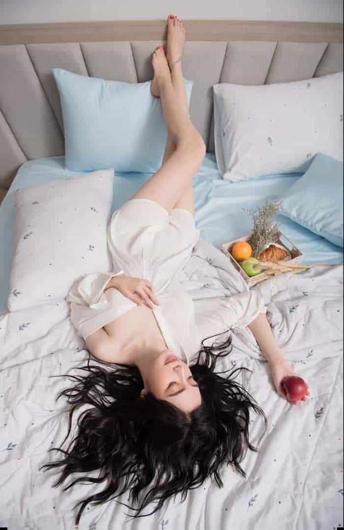 Ảnh hot sao Việt: Hiền Hồ ăn tối cùng tuyển Việt Nam