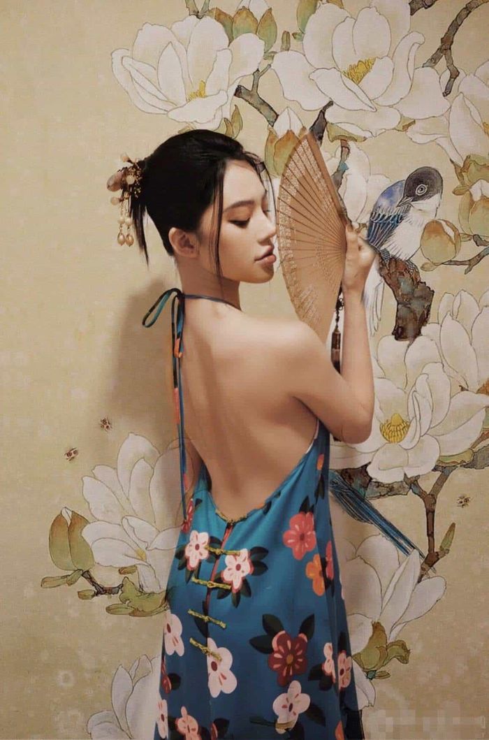 Ảnh hot sao Việt: Hiền Hồ ăn tối cùng tuyển Việt Nam