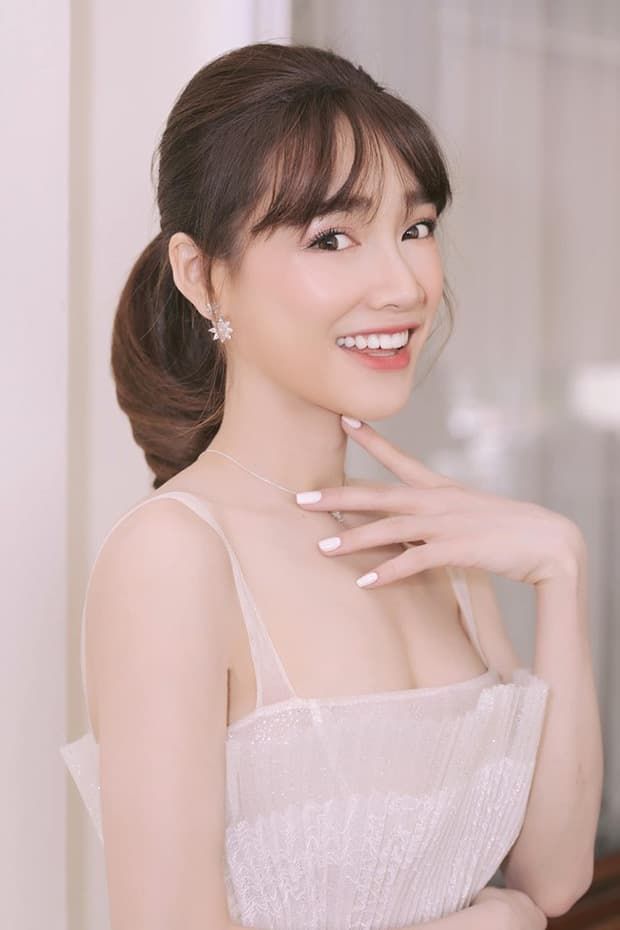 Ảnh hot sao Việt: Kỳ Duyên đáp trả sau khi ngoáy mũi bị chê