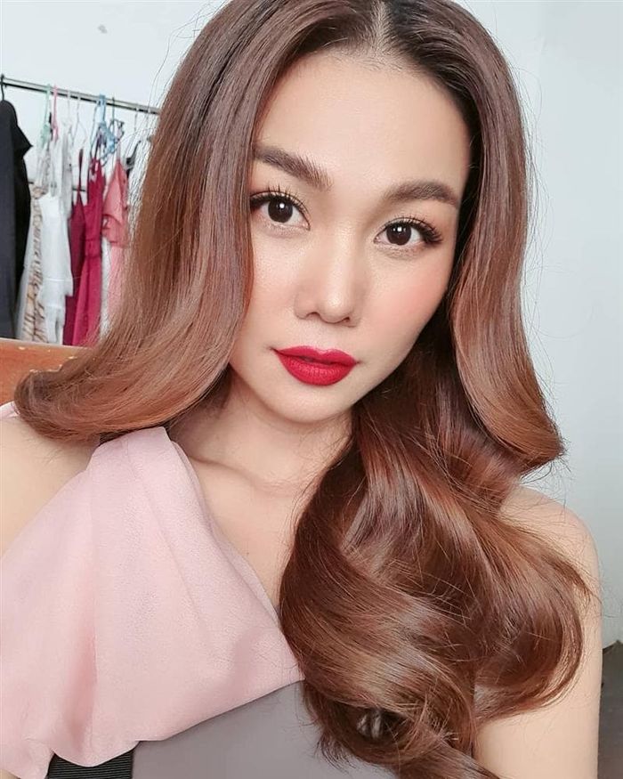 Ảnh hot sao Việt: Kỳ Duyên đáp trả sau khi ngoáy mũi bị chê