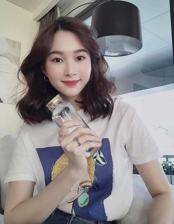 Ảnh hot sao Việt: Kỳ Duyên đáp trả sau khi ngoáy mũi bị chê