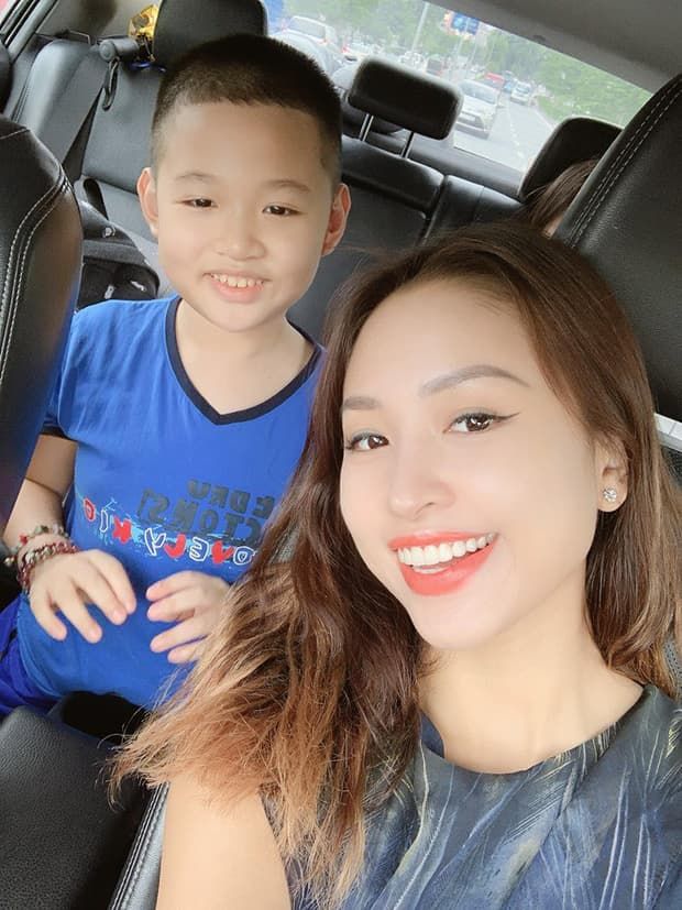 Ảnh hot sao Việt: Ngọc Trinh khoe mông theo style người rừng