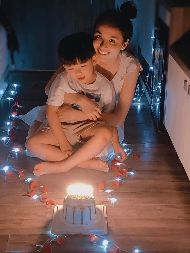 Ảnh hot sao Việt: Ngọc Trinh mặc bikini bé xíu sau màn khoe thân 100%