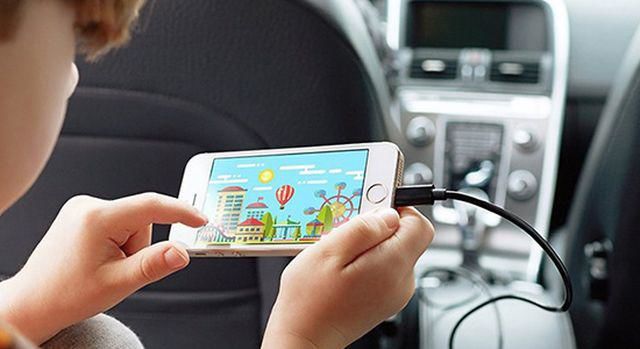 Bé 13 tuổi phát điên, trí não như trẻ lên 3 vì chơi điện thoại