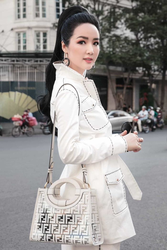 Các mỹ nhân ăn thịt Đường Tăng của showbiz Việt