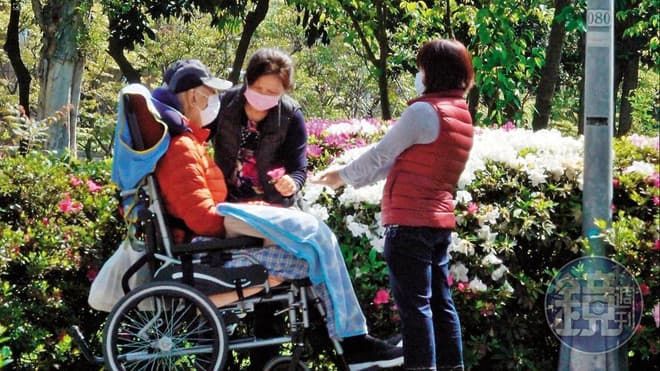 Các vua võ thuật xứ Trung: Người ngồi xe lăn, người bị vợ con bỏ