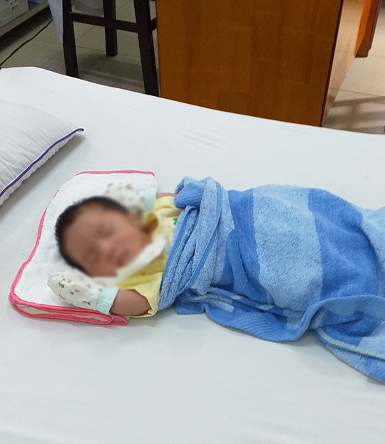 Cám ơn cuộc đời: Hơn mười người tranh nhau nhận nuôi bé trai bị bỏ rơi
