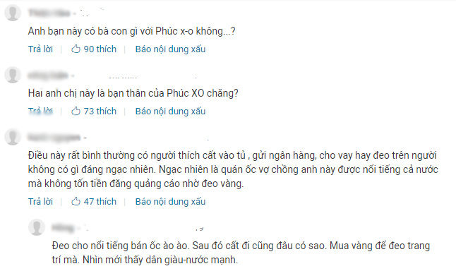 Cặp vợ chồng đeo 100 lượng vàng đứng bán ốc