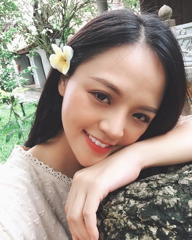 Chị Huệ Thu Quỳnh với bí quyết makeup hack tuổi siêu đỉnh 