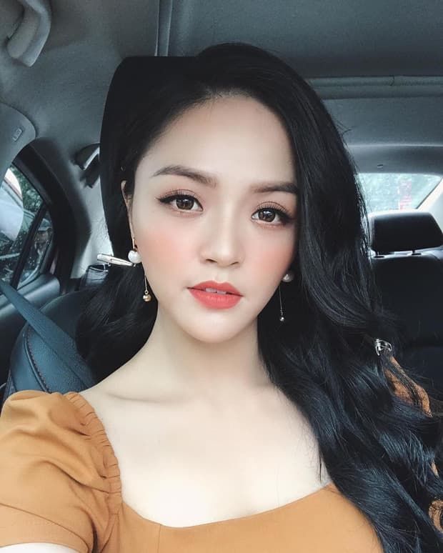 Chị Huệ Thu Quỳnh với bí quyết makeup hack tuổi siêu đỉnh 
