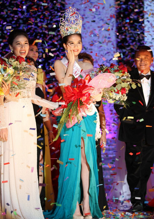 Chiếc vương miện “siêu to khổng lồ” của Hoa hậu Philippines