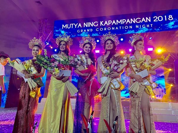 Chiếc vương miện “siêu to khổng lồ” của Hoa hậu Philippines
