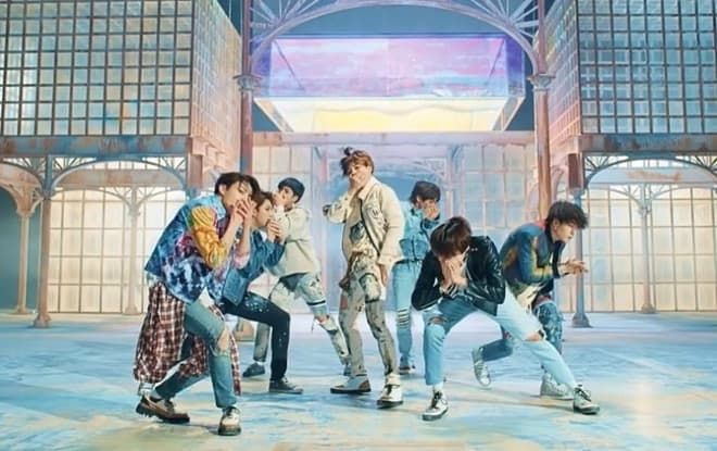 Chuỗi thành tích bất khả xâm phạm của BTS trước khi đóng băng