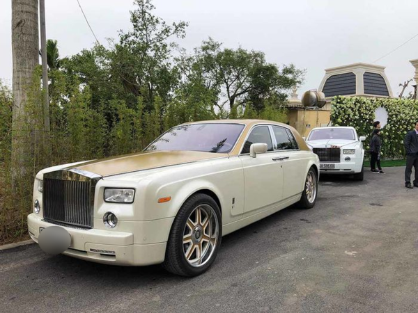 Cô dâu đeo vàng trĩu cổ trong ngày cưới