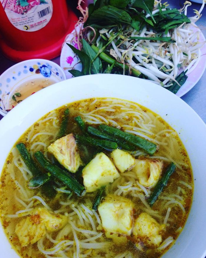 Chợ hoa Hồ Thị Kỷ đầy ắp món ăn Campuchia