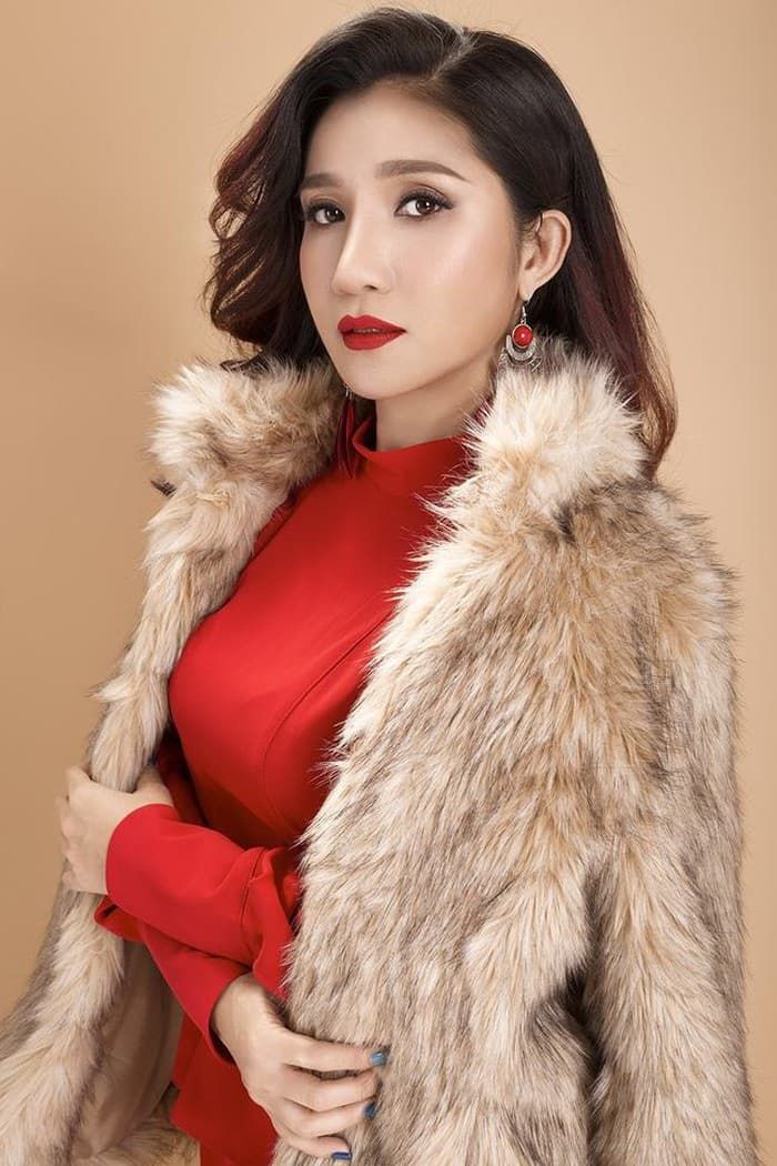Cùng là bà mối show hẹn hò nhưng Cát Tường và Nam Thư đều lận đận