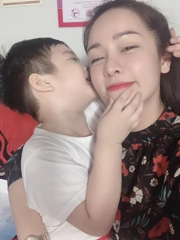 Cuộc chiến đòi quyền nuôi con không hồi kết giữa sao Việt và người cũ