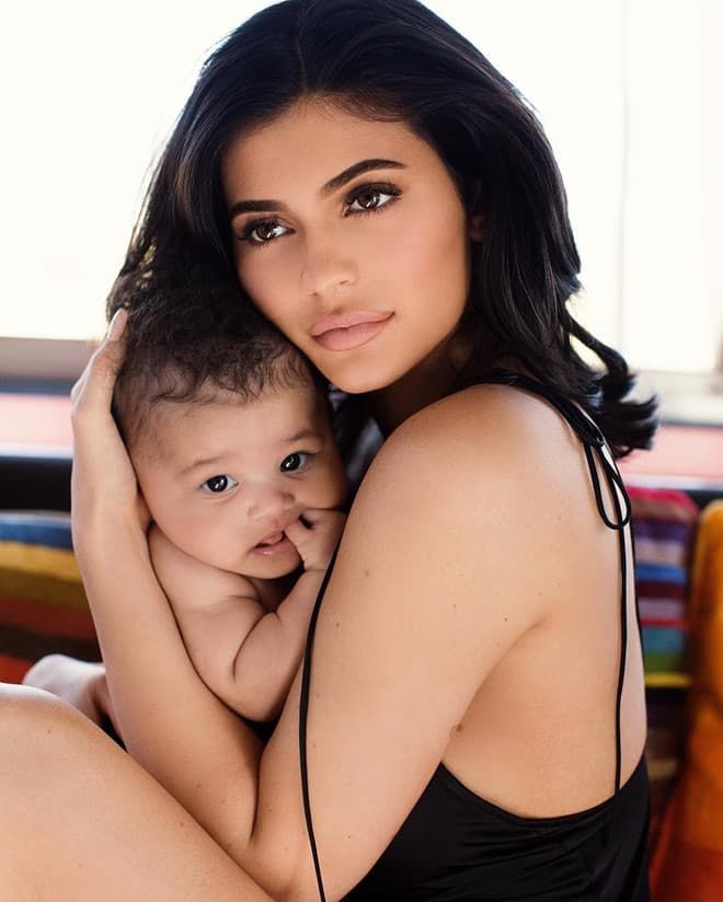 Cuộc sống rich kid của con gái Kylie và các nhóc tỳ Hollywood