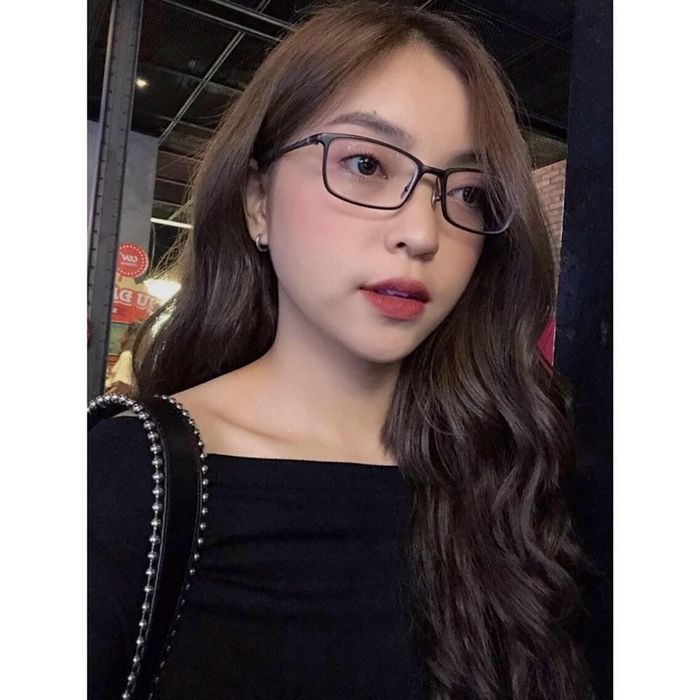 Cuộc sống sang chảnh của hot girl bị đồn là người mới của Quang Hải