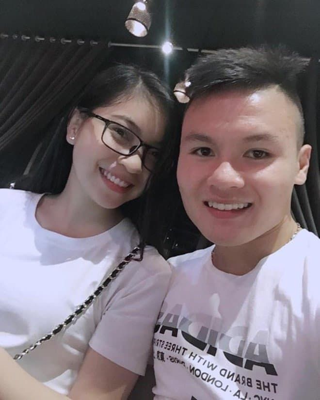 Cuộc sống sang chảnh của hot girl bị đồn là người mới của Quang Hải