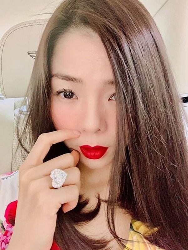 Đẳng cấp xài đồ hiệu của Lệ Quyên: Núi” túi xách và kim cương tiền tỷ