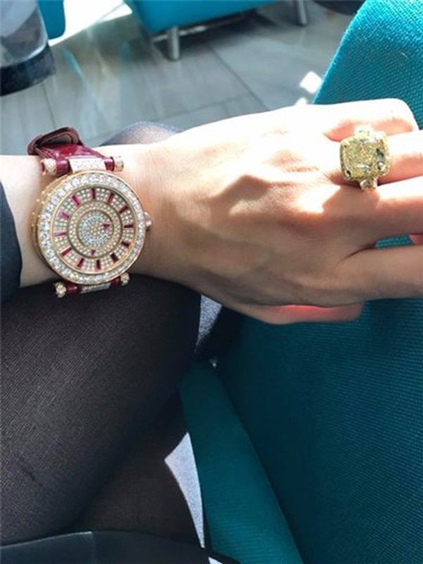 Đẳng cấp xài đồ hiệu của Lệ Quyên: Núi” túi xách và kim cương tiền tỷ