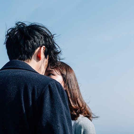 Đang yêu và vẫn cảm thấy cô đơn: Lỗi tại tình yêu hay tại chính mình