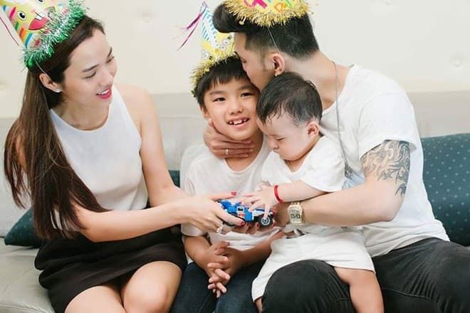 Điểm mặt những ông bố dượng tuyệt vời nhất Vbiz