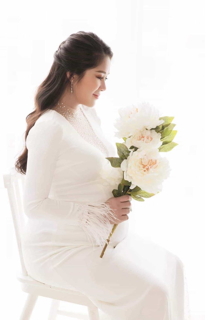 Đông Nhi đọ sắc chín mười với em chồng, Tuấn Hưng phờ phạc vì chăm vợ