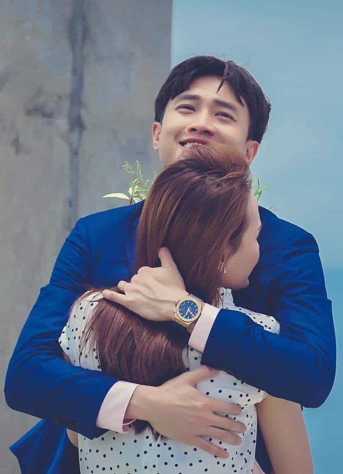 Đông Nhi đọ sắc chín mười với em chồng, Tuấn Hưng phờ phạc vì chăm vợ