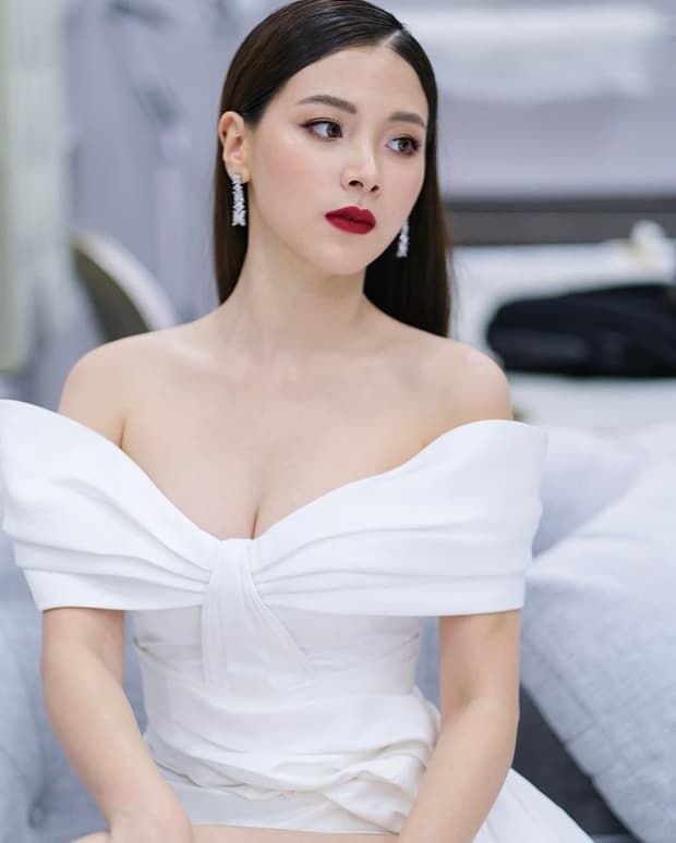 Đụng hàng với Baifern Chiếc lá bay, Nhã Phương lép vế vì màu son
