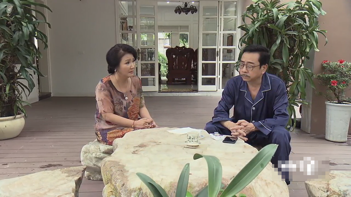 Đừng vội trách Huệ “làm cao”, hãy nhìn Thư để thấy con gái cần vậy