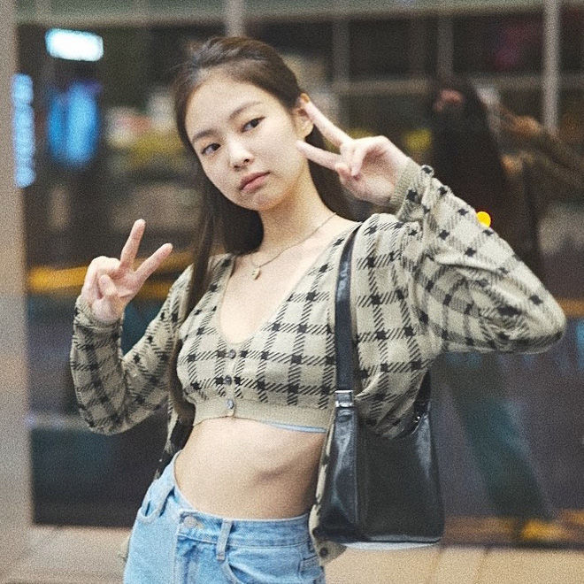 Được cả Jennie, Lisa “lăng xê”, túi xách quai ngắn vẫn đang hot hit