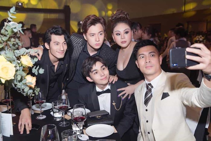 Lương Thuỳ Linh là Tân Miss World VN 2019, Quỳnh Nga selfie với Tim