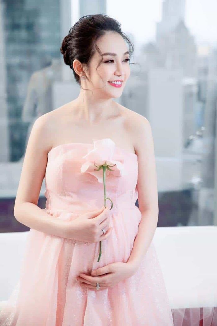 Ảnh hot sao Việt: Phương Trinh ăn chay lại mặc áo lông thú