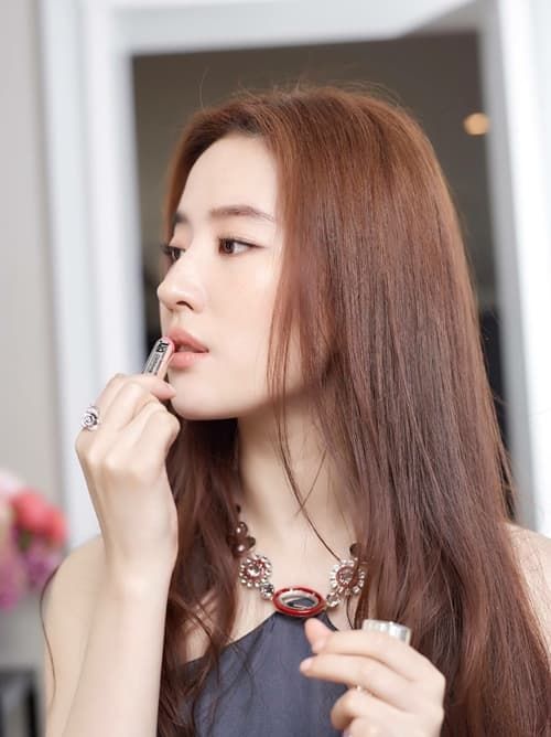 Góc nghiêng thần thánh của sao nữ Hoa ngữ