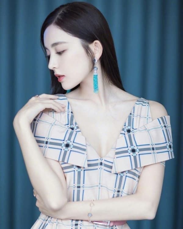 Góc nghiêng thần thánh của sao nữ Hoa ngữ