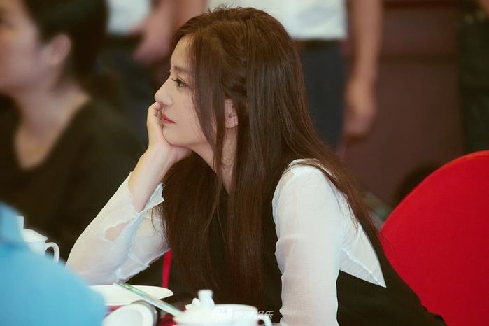Góc nghiêng thần thánh của sao nữ Hoa ngữ
