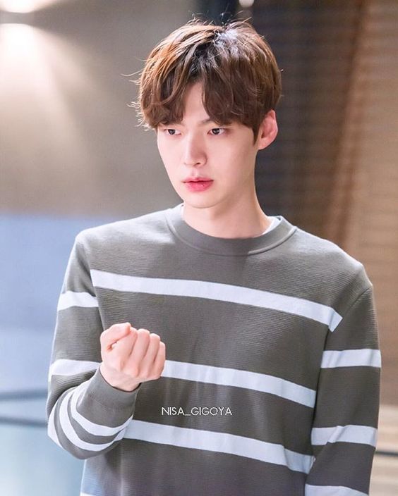 Goo Hye Sun và Ahn Jae Hyun đăng tải thông báo ly hôn