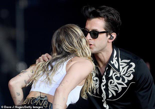 Hành trình 1 thập kỷ yêu, cưới - hợp, tan của Miley và Liam