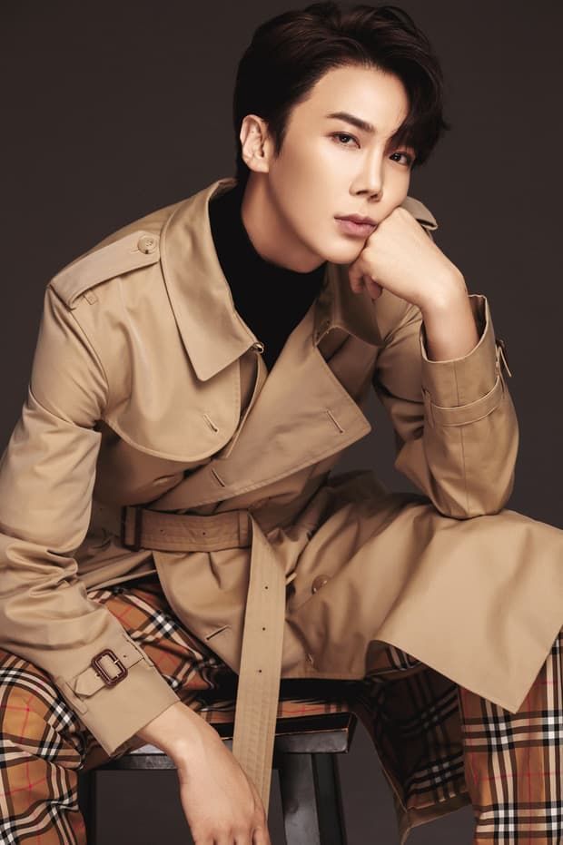 Hari Won khoe ảnh tình tứ bên Park Jung Min của SS501