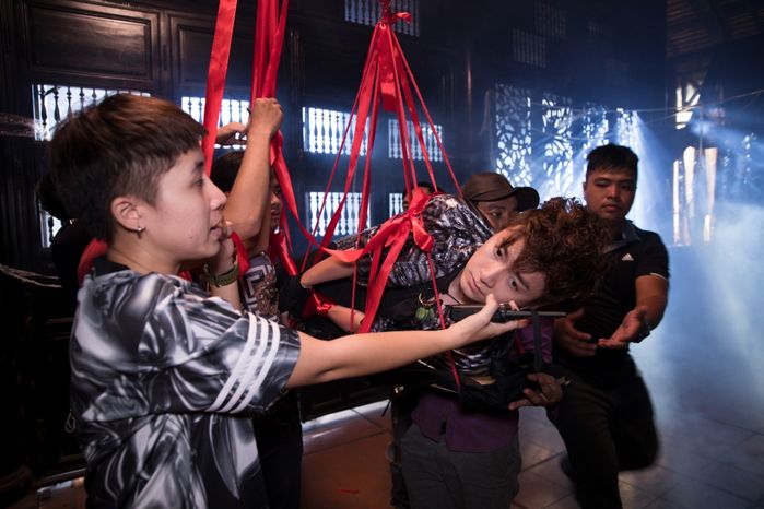 Hé lộ hình ảnh hậu trường MV Truyền Thái Y của Ngô Kiến Huy
