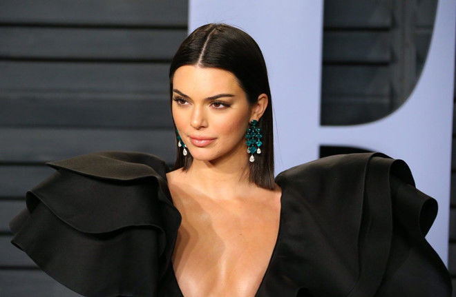 Học siêu mẫu hàng đầu cách skincare: Shanina Shaik chú trọng cấp ẩm
