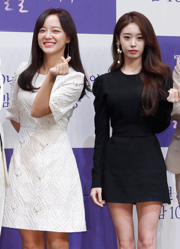 Ji Yeon chặt đẹp nữ chính trong buổi họp báo phim mới